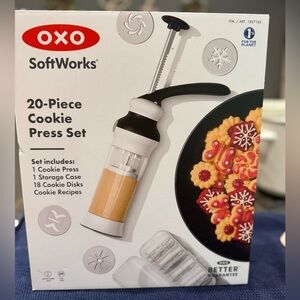 Oxo Black and White Party Supplies Set
